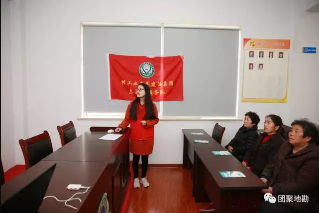 垃圾分類進(jìn)社區(qū)  文明公益青年行
