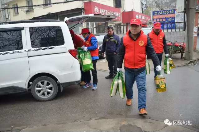 大隊志愿者隊伍參與了大隊新春慰問離退休職工的活動